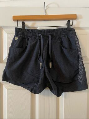 Pearl Izumi Women’s Scape Activewear shorts